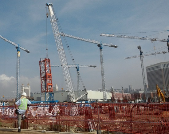 Yongmao_tower_crane_2013.9